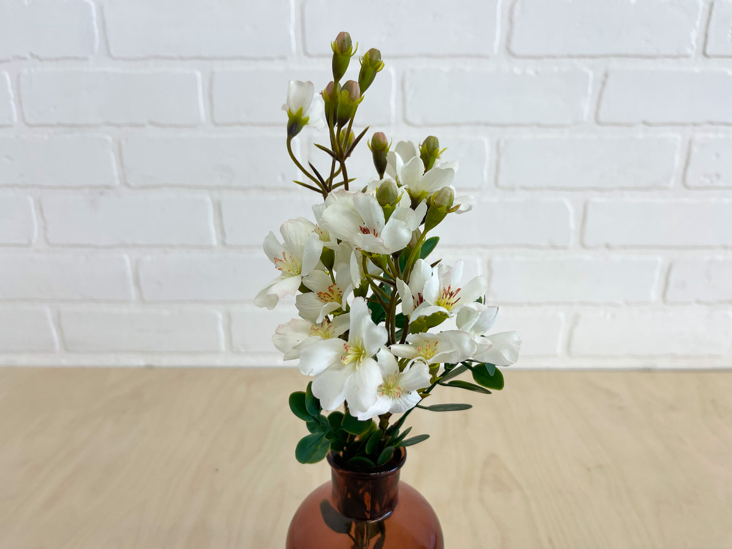 TIGE DE FLEURS DE POMMIER BLANCHES