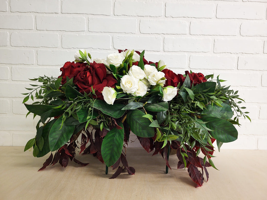 ARRANGEMENT FUNÉRAIRE ROSES ROUGES ET BLANCHES